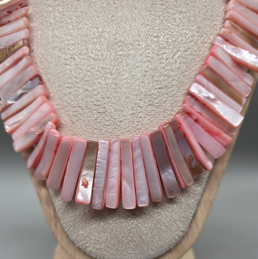 Vintage Mother Of Pearl Shell Neckalce - Picture 3 of 5